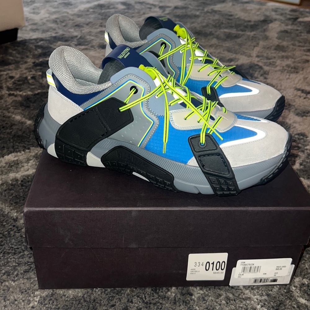 Brand new mens Valentino sneakers size 44
